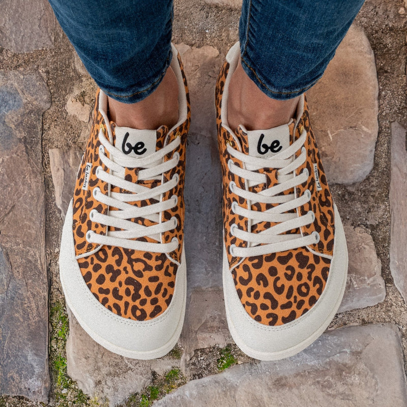 Leoparden-Design und Textiloberfläche beim Be Lenka Rebound