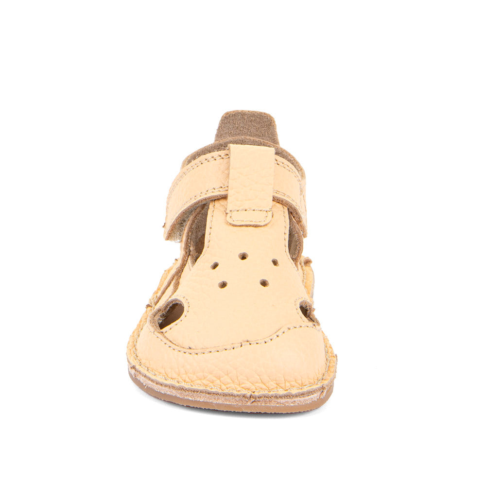 Breite Zehenbox und Klettverschluss des Froddo Barefoot Stap Peach