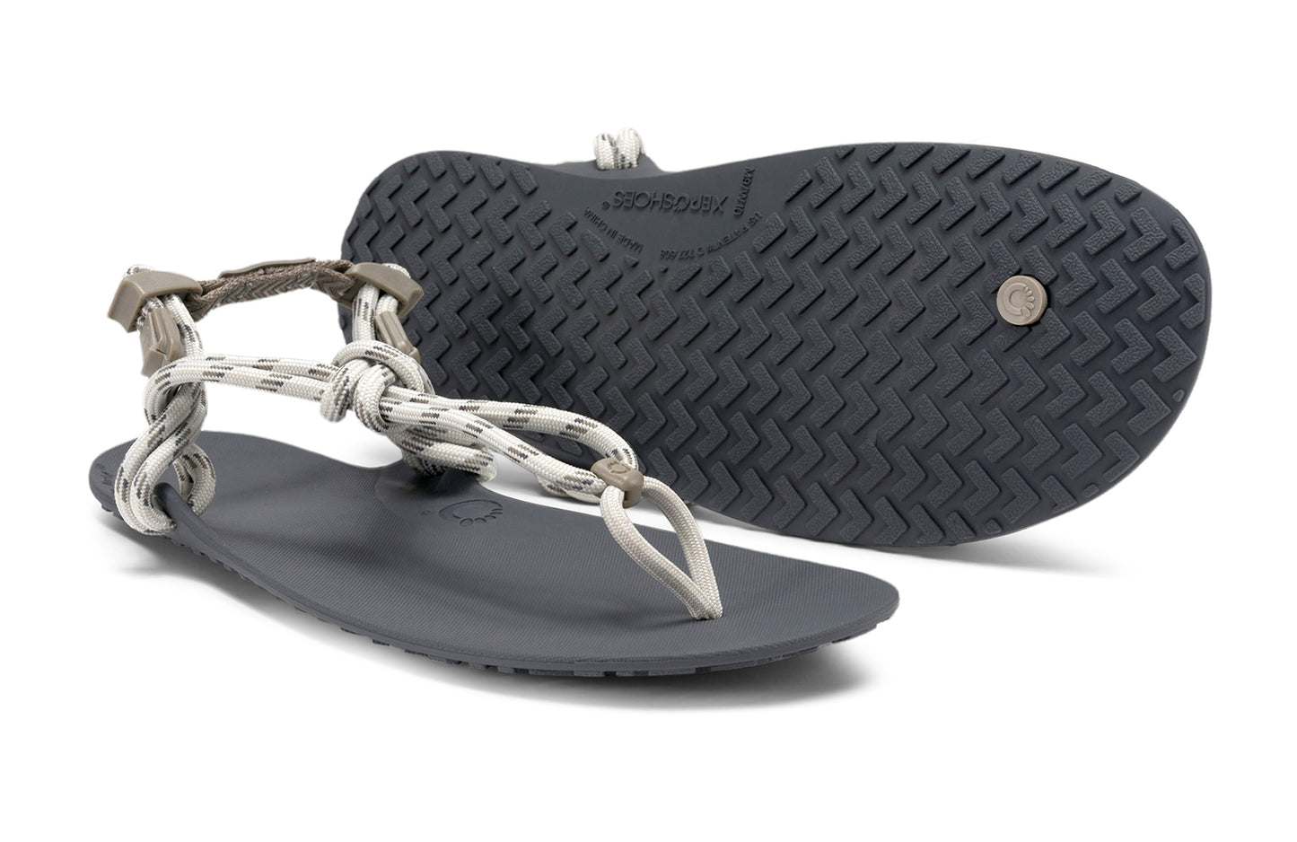 Verstellbares Riemensystem der Xero Shoes Genesis Barfuß-Sandale
